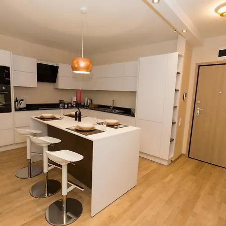 Lux Platinia Central *