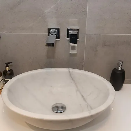 Lux Platinia Central *