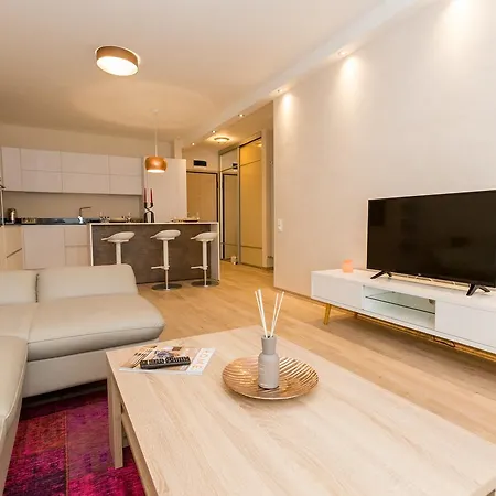 Lux Platinia Central