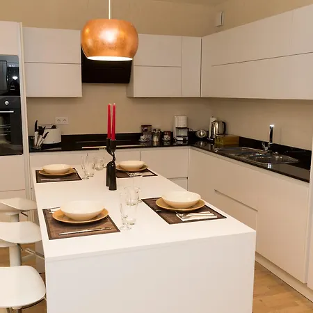 Lux Platinia Central شقة *